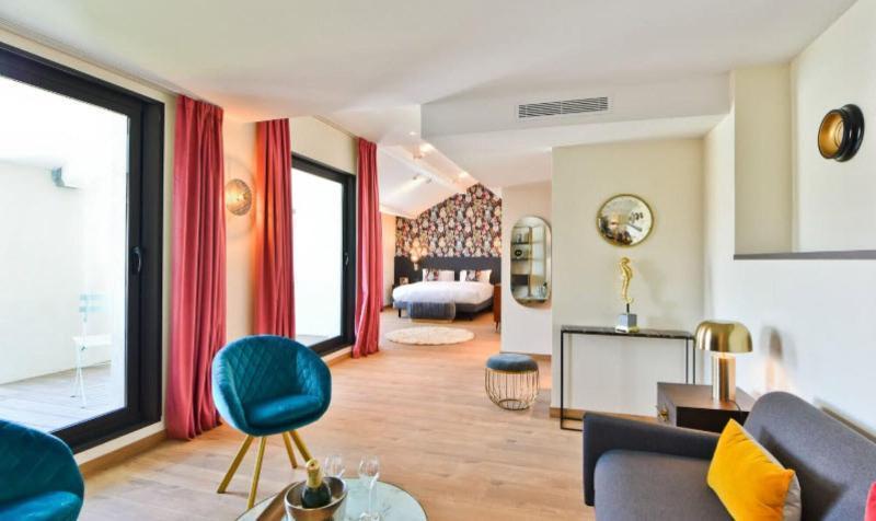 La Port D'antibes & Hotel